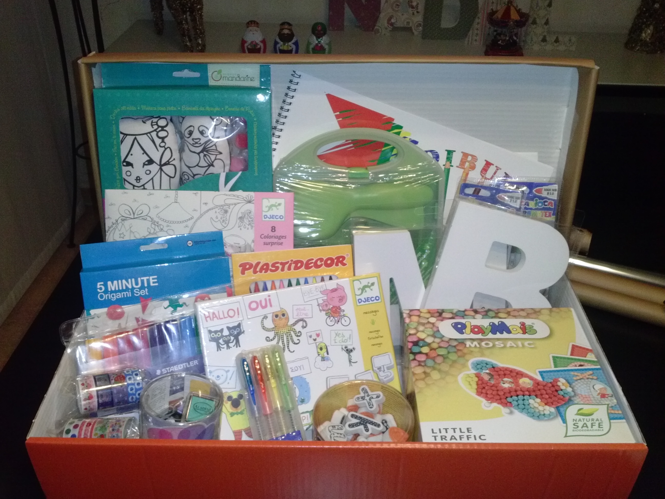 Ideas de regalo: Una caja de manualidades para niños